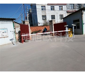 智慧停車場管理系統(tǒng)路邊占道自動收費系統(tǒng)相結(jié)合解決諸多路邊停車難，收費難的問題！